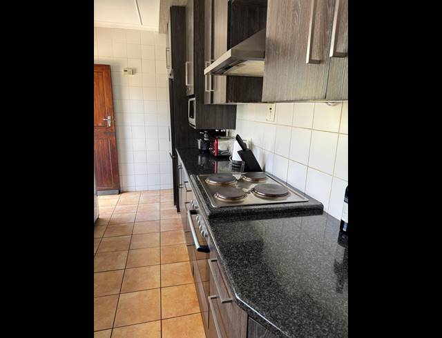 3 BEDROOM FREEHOLD FOR SALE IN SCOTTSVILLE EXT